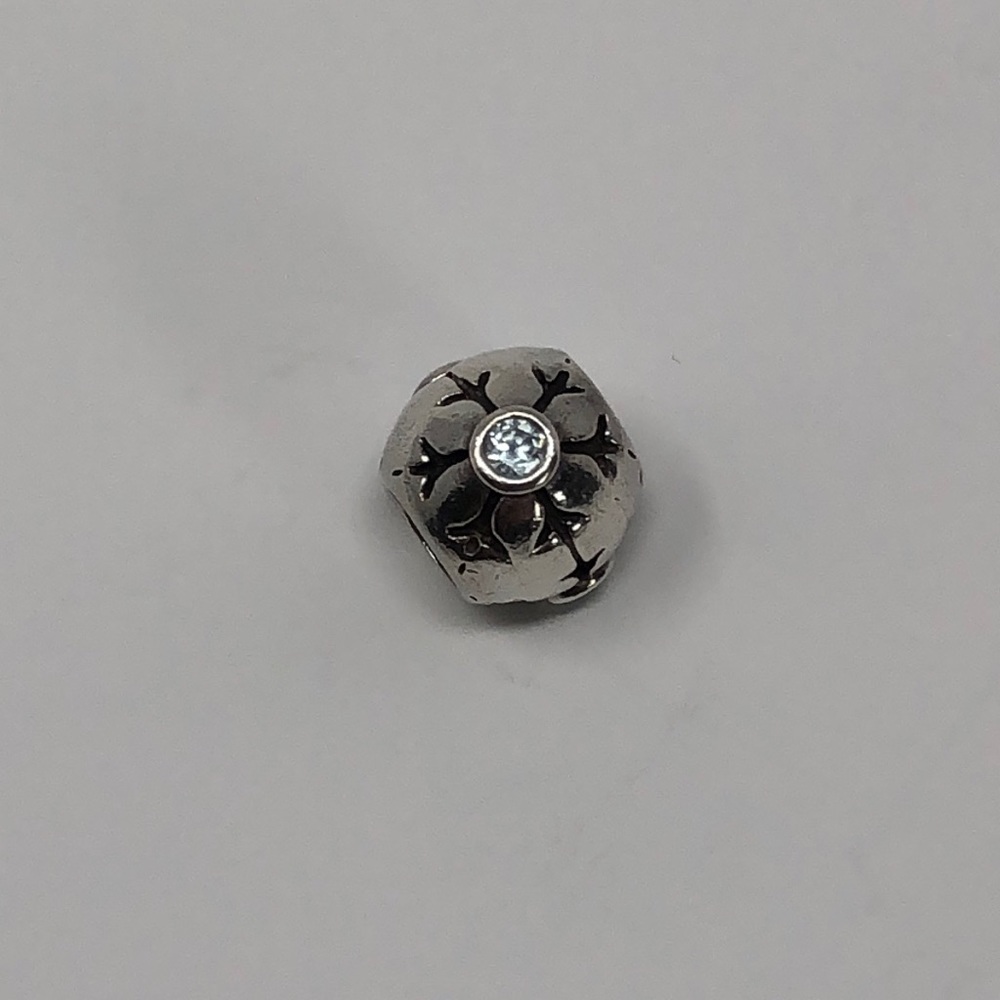 Pandora snowflake ❄️ charm